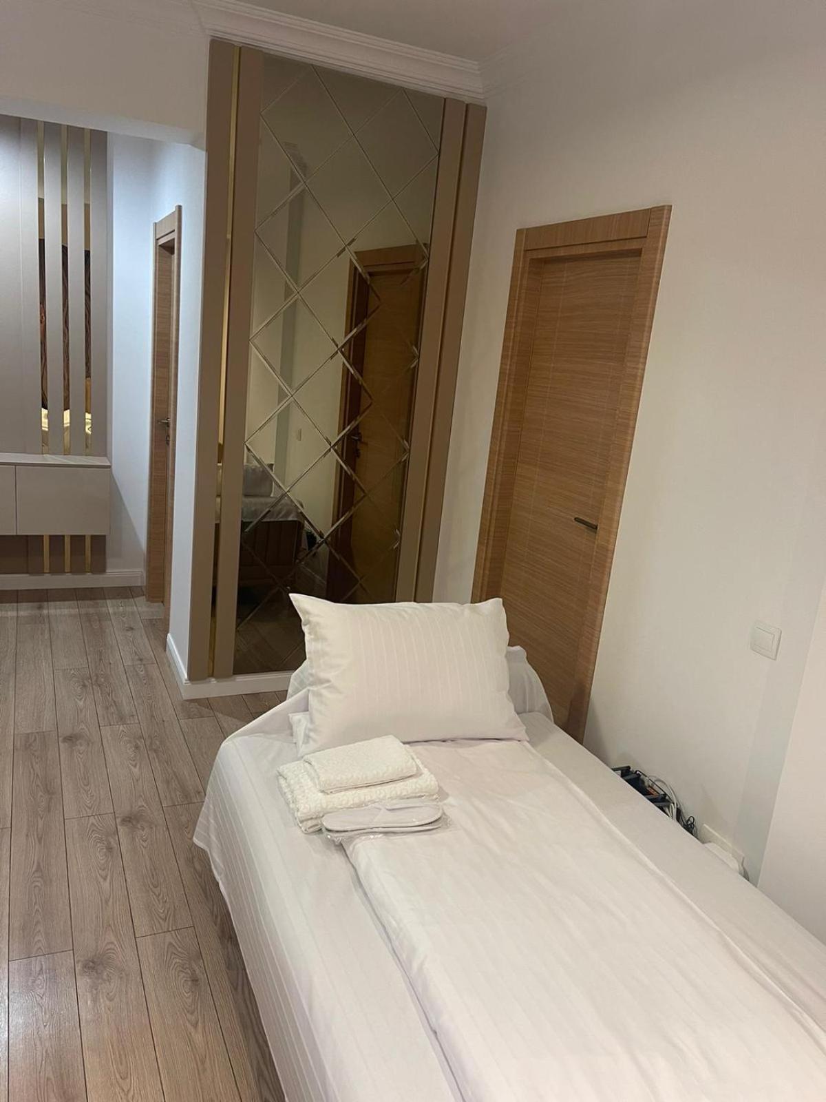 Elegant Suite - Titan Park Bukarest Exterior foto